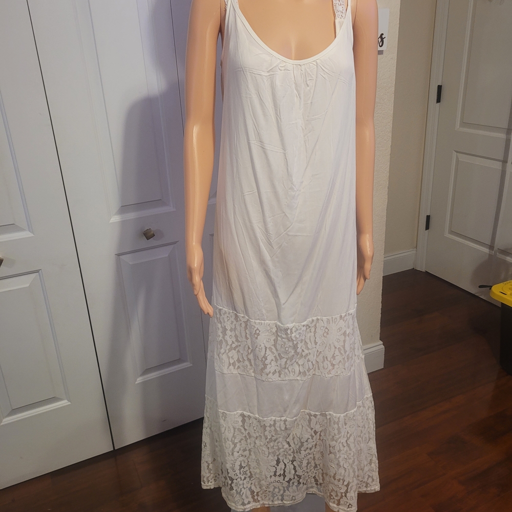 Elegant White Lace Maxi Dress